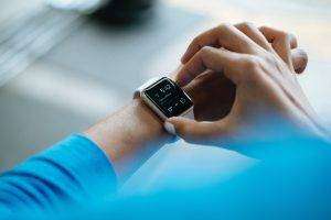 How Fitness Trackers Gamify Daily Activity to Boost Fat Loss